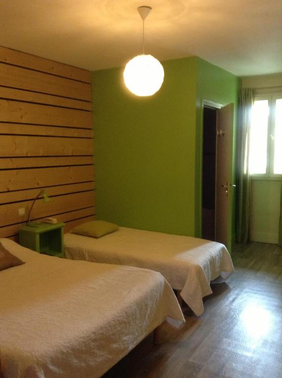 Postel nebo postele na pokoji v ubytování L'Hôtel L'Astrée