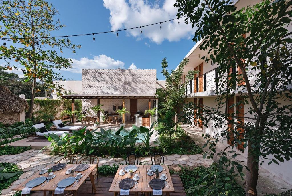 Um jardim no exterior de Colonte Hotel Origen