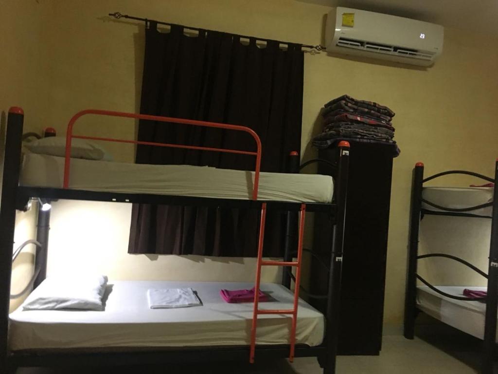 Una cama o camas en una habitación de Hostal La Ermita