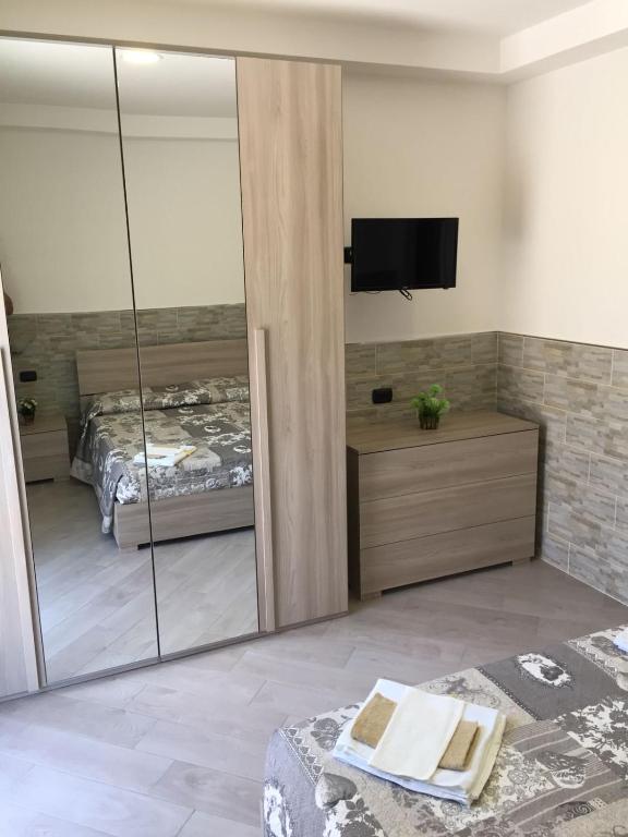 Televízia a/alebo spoločenská miestnosť v ubytovaní Beb la lupa