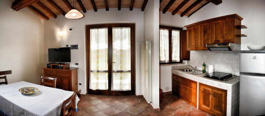 Kuchyň nebo kuchyňský kout v ubytování Agriturismo Le Case