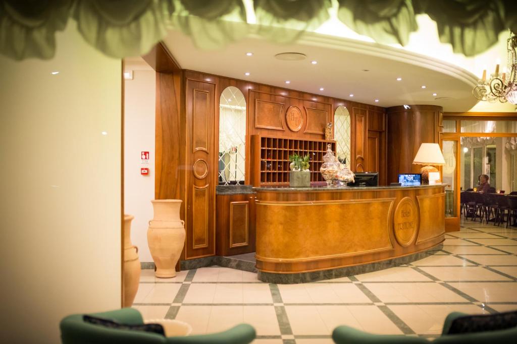 Vstupní hala nebo recepce v ubytování Hotel Tritone