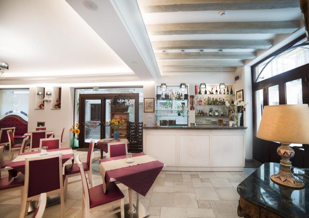 Hol lub bar w obiekcie Hotel La Giara