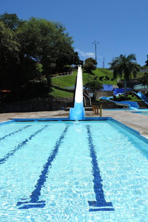 Bazén v ubytování Hotel y Parque Acuatico Agua Sol Alegria nebo v jeho okolí