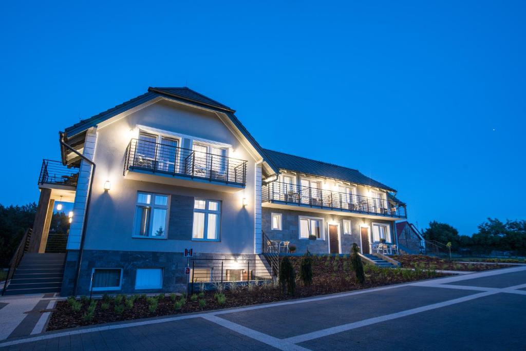 a large house with lights on the side of it at Dom Wypoczynkowy Simurg in Mikoszewo