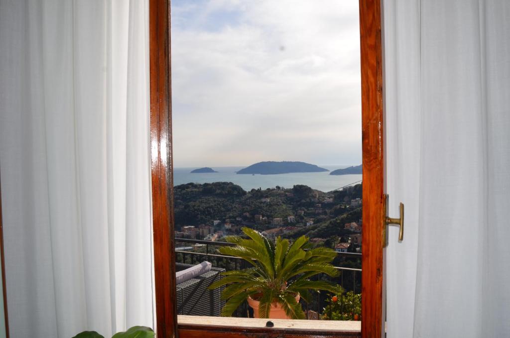 LA CASTELLANA Una Finestra sul Mare- Air Conditioned - Dubbele Of Dubbele Kamer Met Een Eigen Badkamer