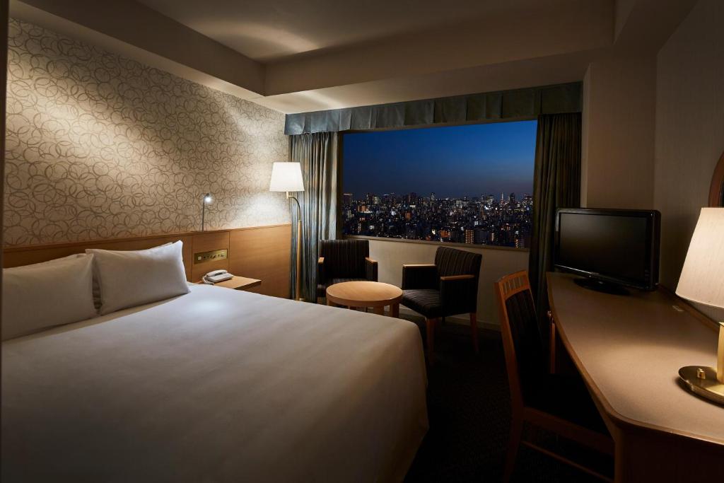 Postel nebo postele na pokoji v ubytování Tobu Hotel Levant Tokyo