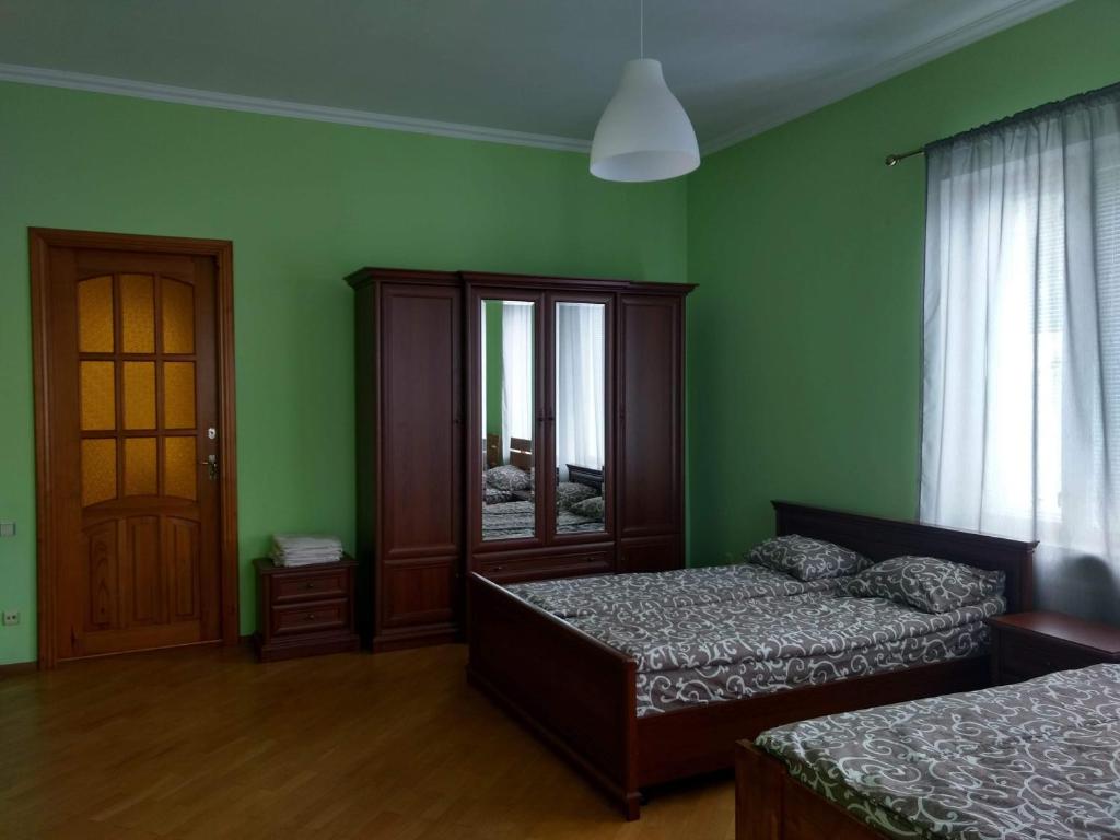 Хостел Lutsk G84 - Classic Triple Room