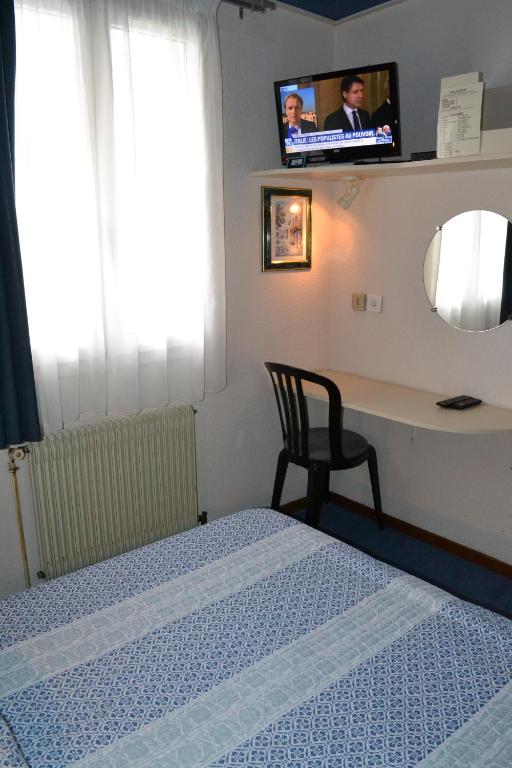Postel nebo postele na pokoji v ubytování Lud'Hôtel