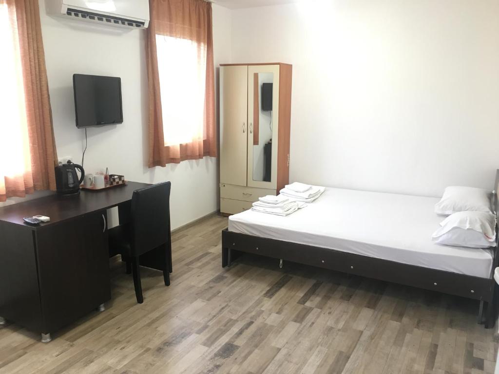 Samuil Apartments - Budget Double Room