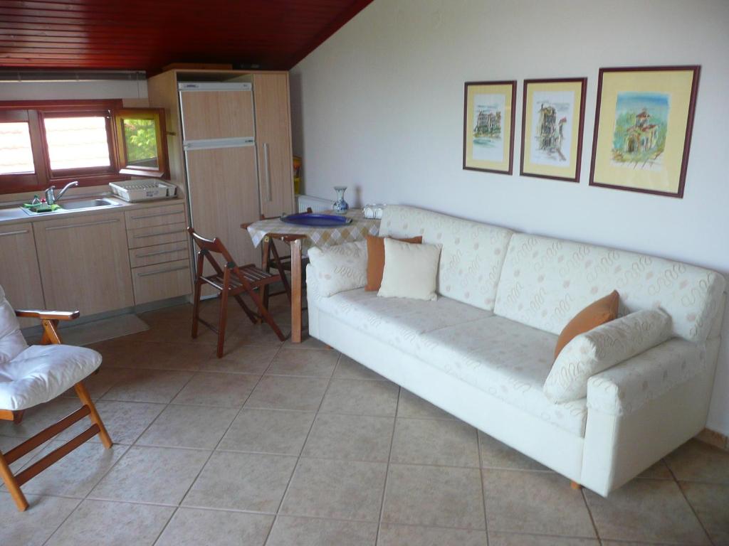 Posezení v ubytování Kallikratia Holiday Flat 1