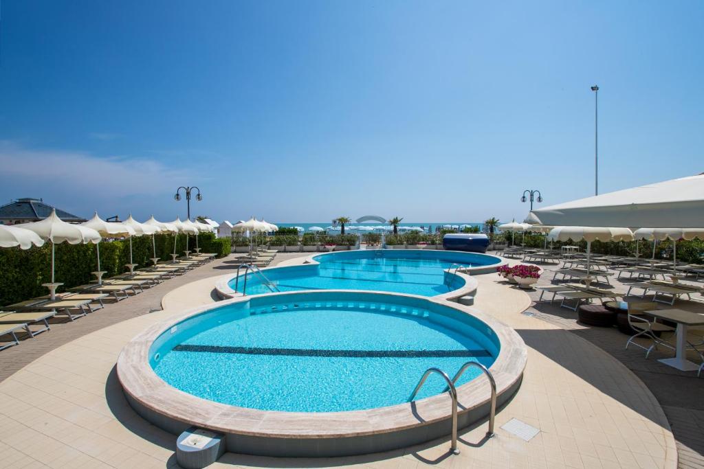 Bazén v ubytování Hotel Galassia Suites & Spa nebo v jeho okolí
