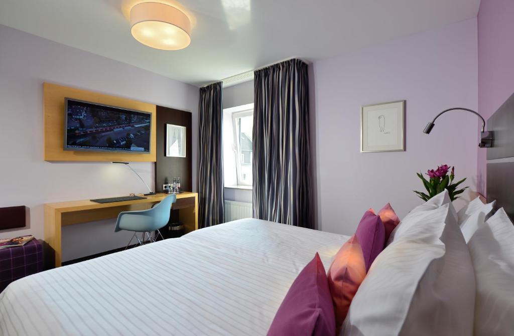 Postel nebo postele na pokoji v ubytování Hotel Uhu Garni - Superior