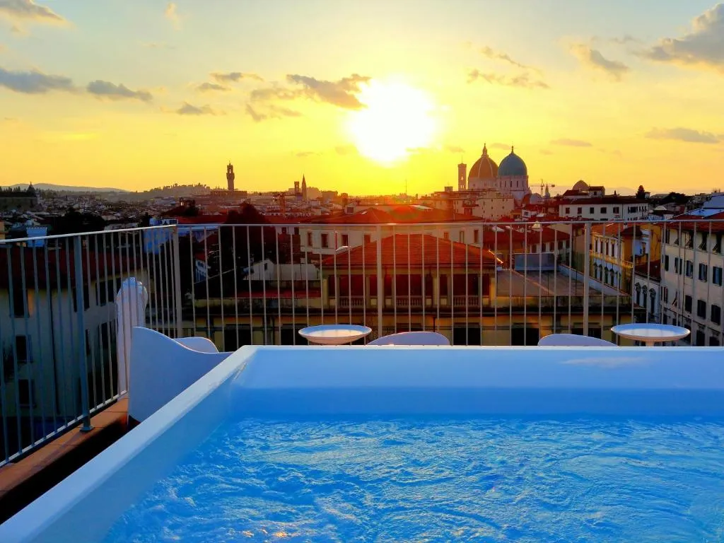 The 10 best hotels with pools in Florence, Italy | Booking.com, image size:1024x768
