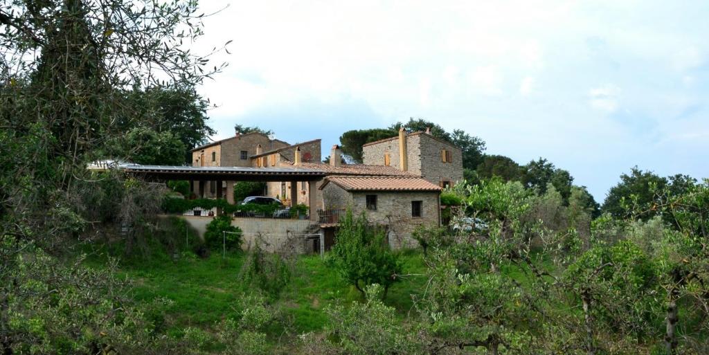 an old house on top of a hill at Piccozzo agritour in Casciana Terme