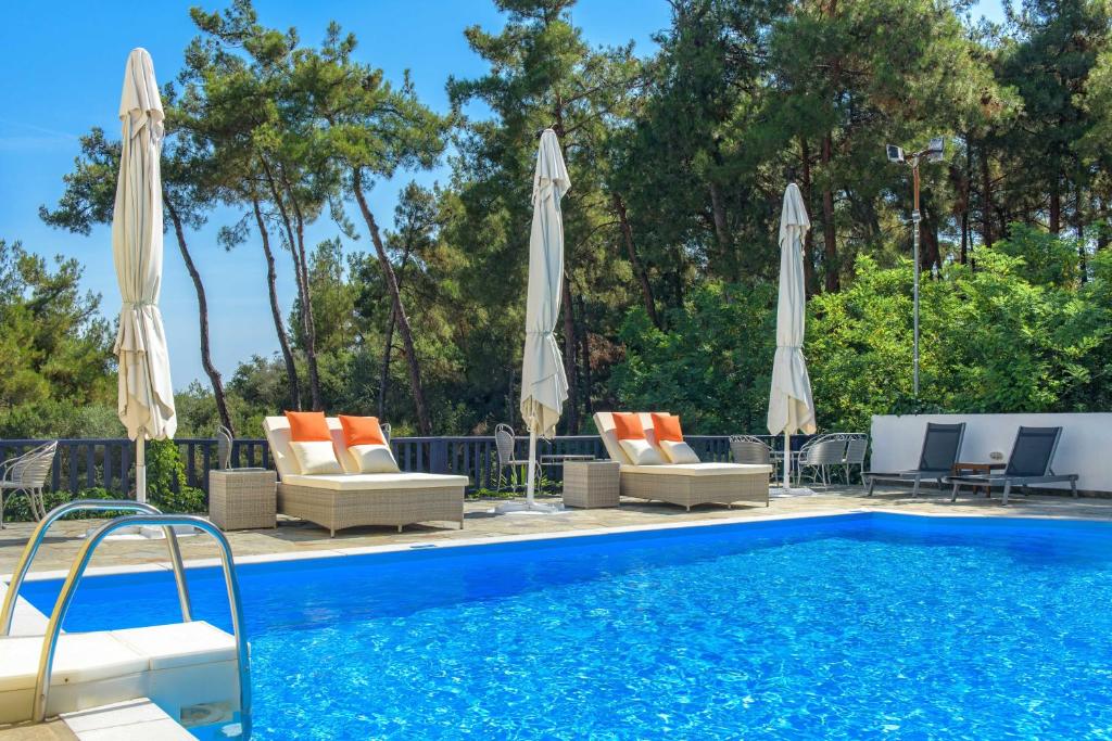Bazén v ubytování Leandros Hotel nebo v jeho okolí