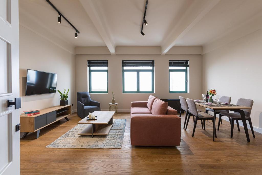 TV a/nebo společenská místnost v ubytování Klepsydra Urban Suites