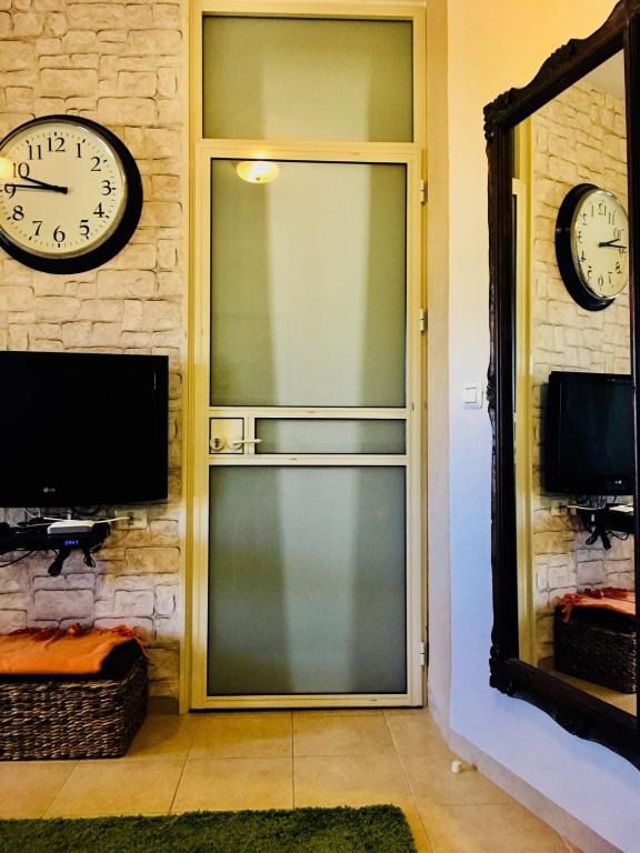 TV a/nebo společenská místnost v ubytování Art Apartments