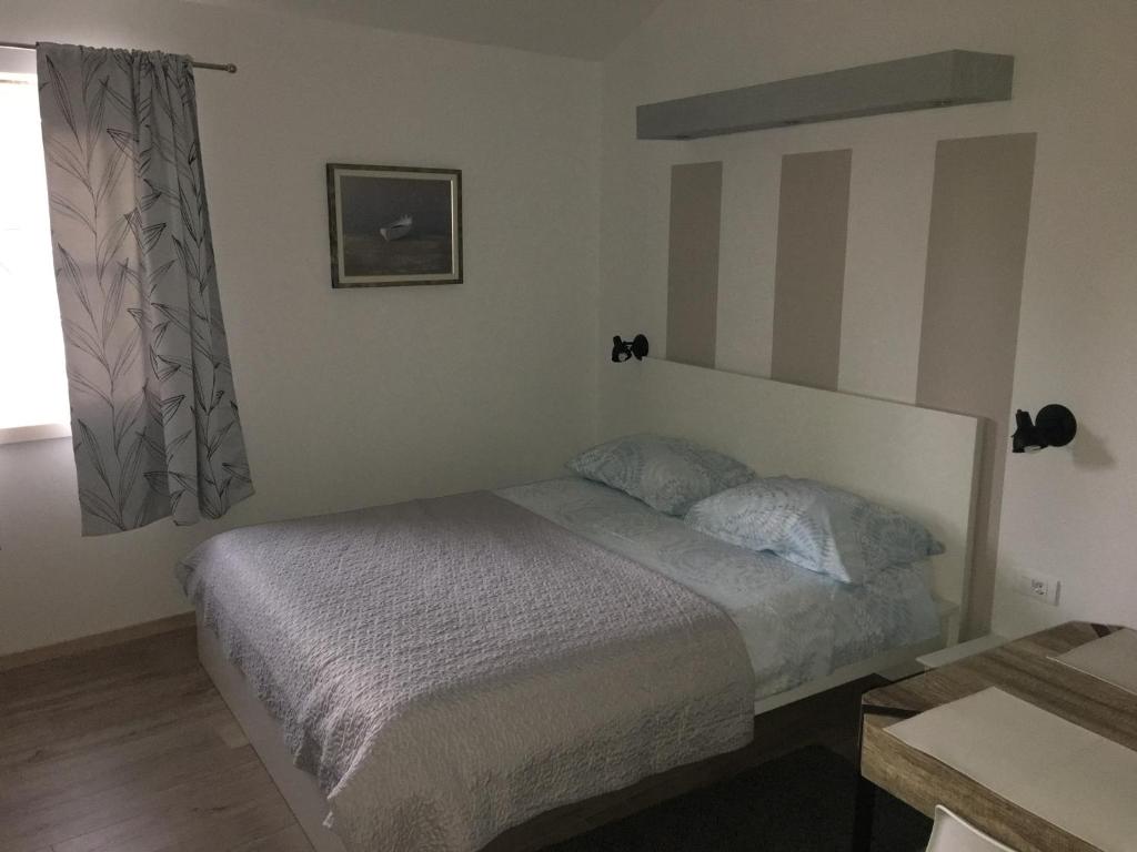 Postel nebo postele na pokoji v ubytování Studio apartman Dado