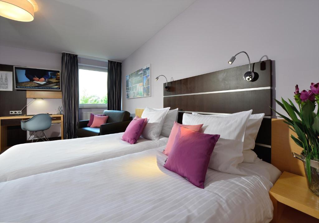 Postel nebo postele na pokoji v ubytování Hotel Uhu Garni - Superior