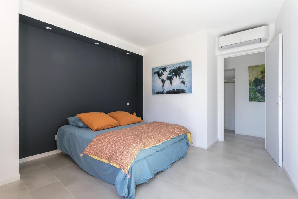 Voodi või voodid majutusasutuse Domaine Sesquier Mas d'exception Belle de Nuit toas
