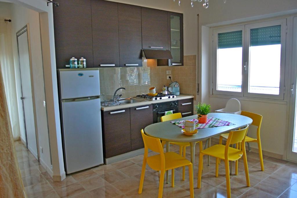 Kuchnia lub aneks kuchenny w obiekcie Loft Vista Mare Elba