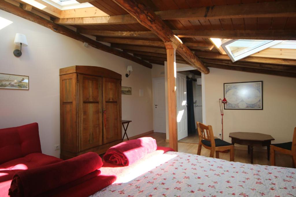 Postel nebo postele na pokoji v ubytování Pazo de Chaioso Ribeira Sacra