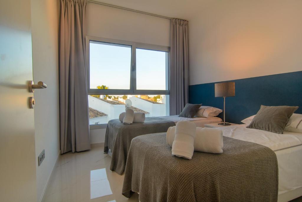 Brand new 3 bedroom penthouse in Belaire with solarium ...