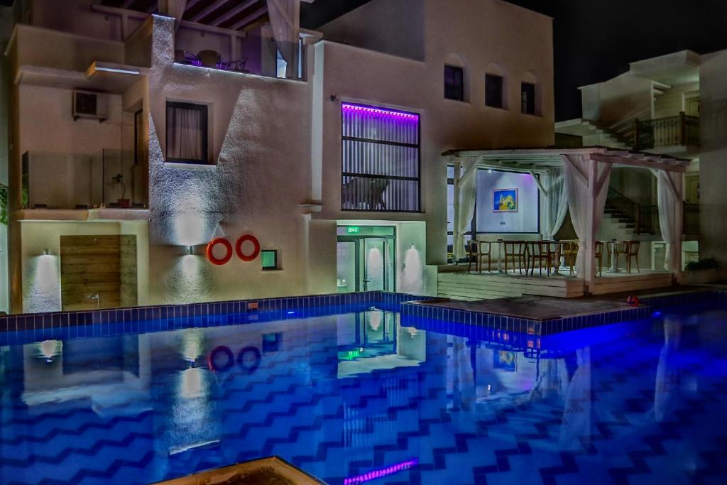 Bazén v ubytování Esperides Hotel nebo v jeho okolí