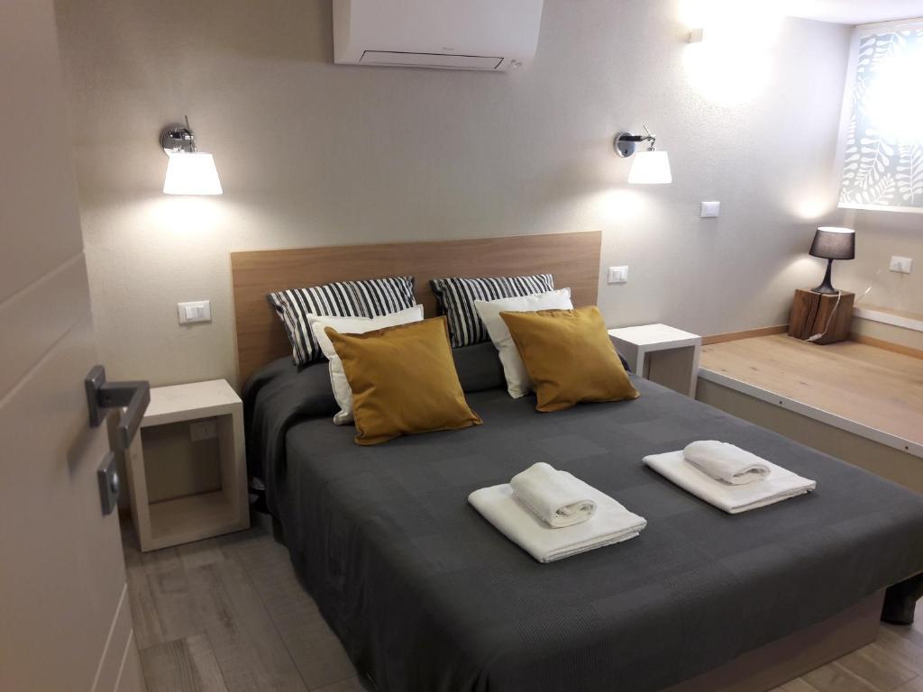 Łóżko lub łóżka w pokoju w obiekcie Santa Marta Rooms - Vernazza