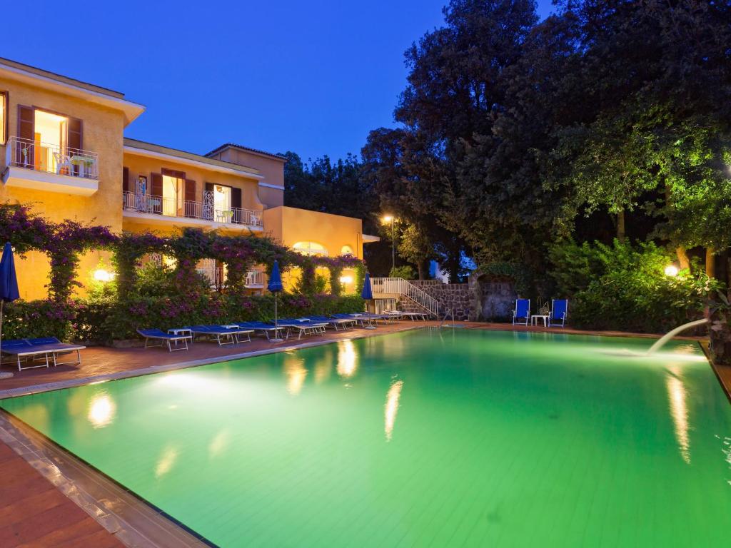 Bazén v ubytování Hotel Cleopatra nebo v jeho okolí