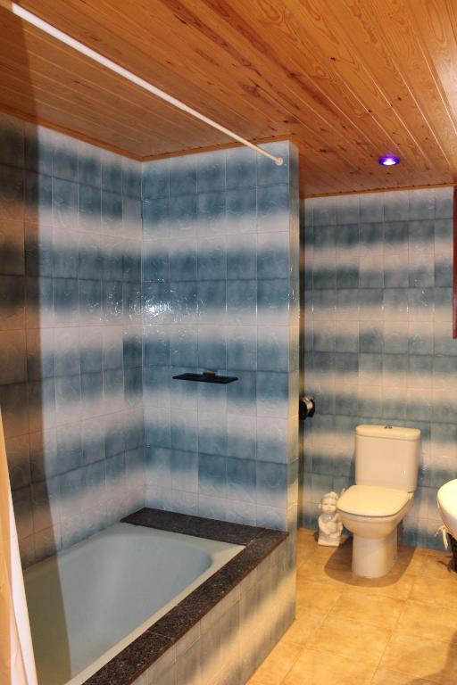 Koupelna v ubytování Apartamentos Turísticos Can Rocamora