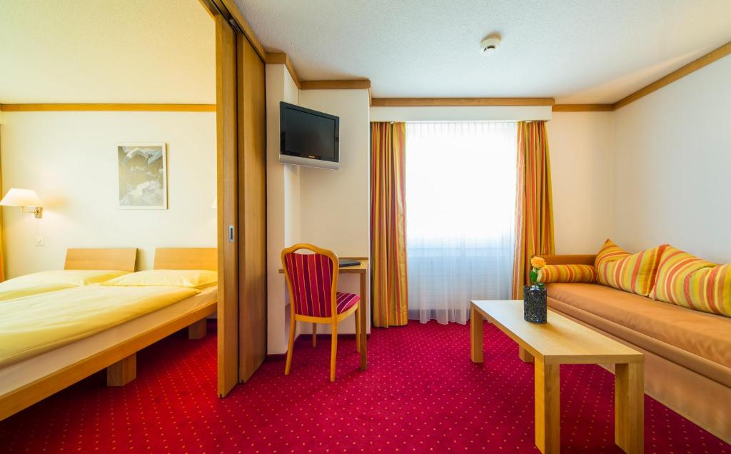 TV a/nebo společenská místnost v ubytování Hotel Excelsior