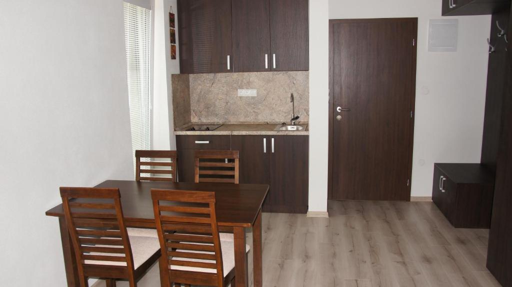 Kuchyň nebo kuchyňský kout v ubytování Apartmany pri lese