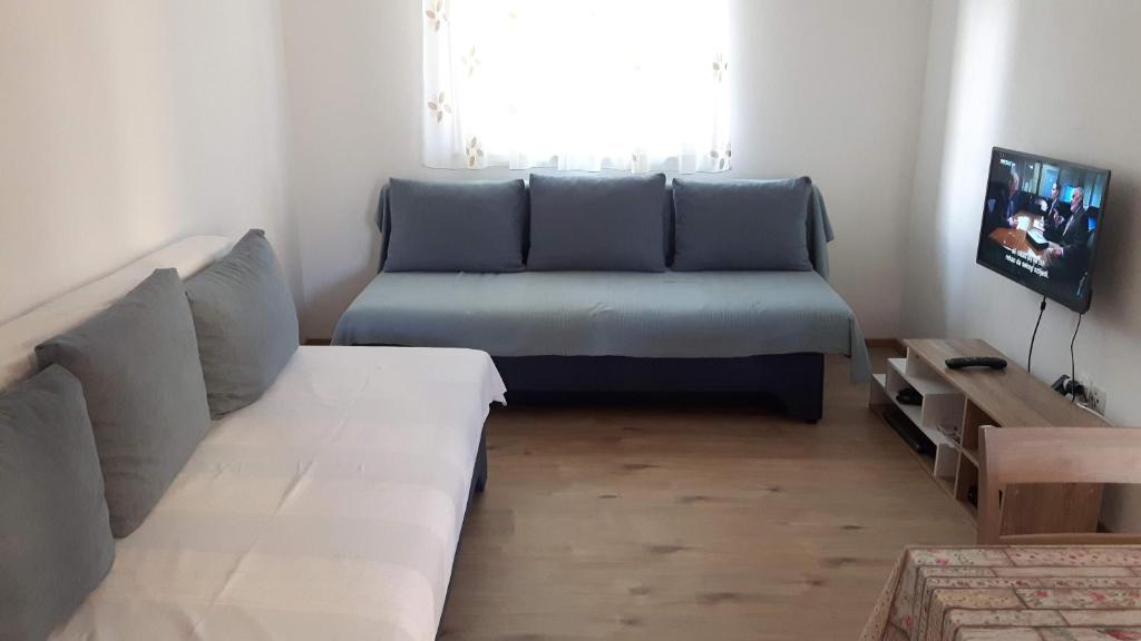 Apartments Maria - Apartment With Balcony