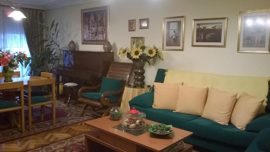 Posezení v ubytování Habitacion Privada en Piso Familiar