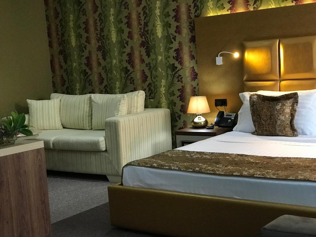 Postel nebo postele na pokoji v ubytování Hotel Deluxe