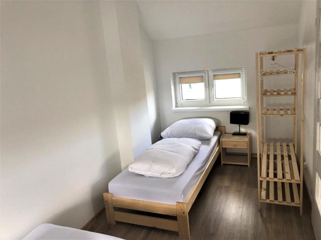 Postel nebo postele na pokoji v ubytování Apartamenty Tęczowa 14 Sarbinowo