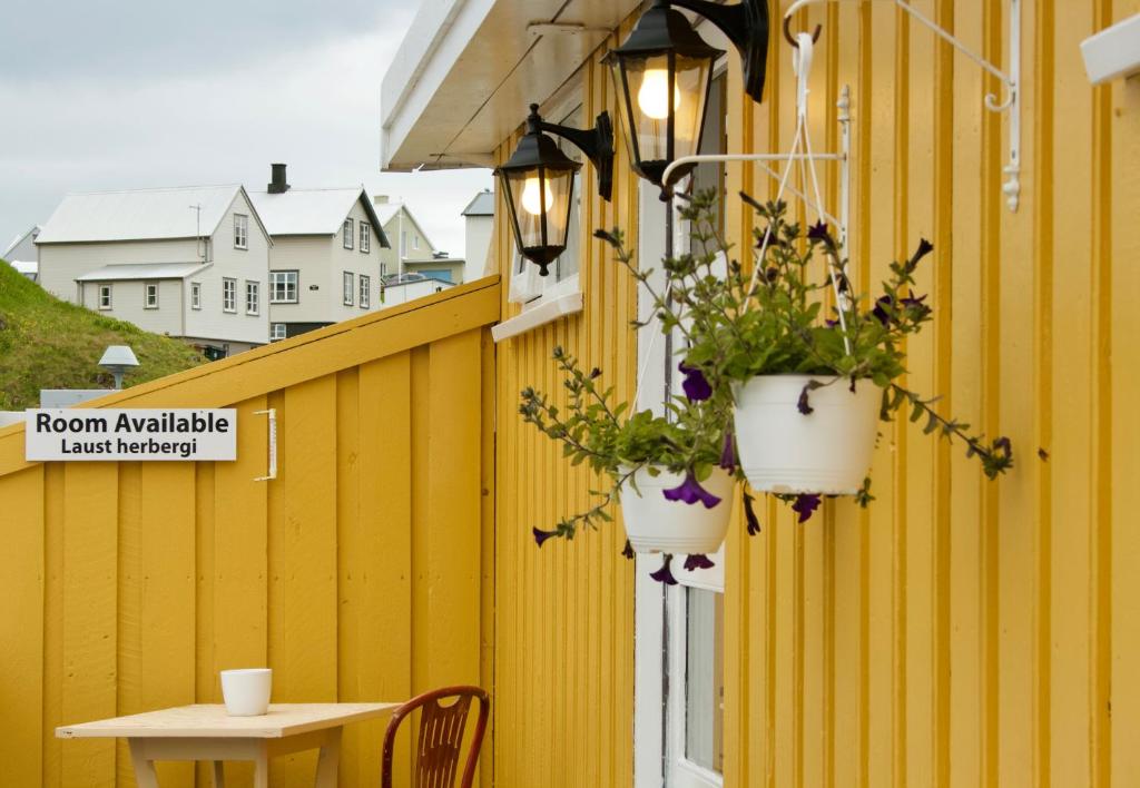 Byggingin sem gistihúsið er í