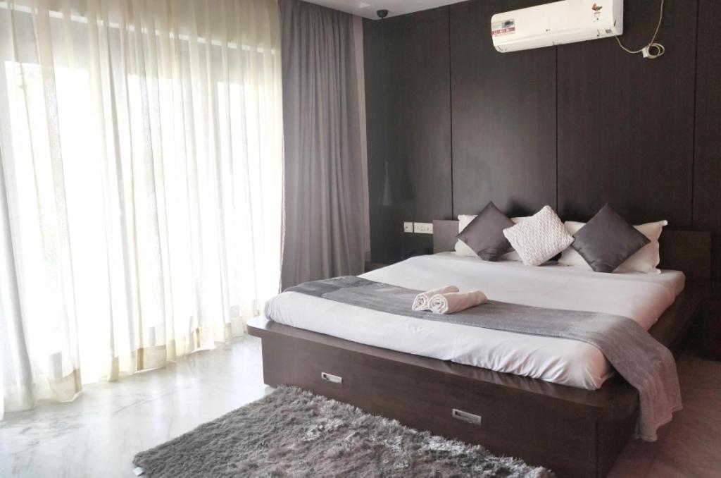 Postel nebo postele na pokoji v ubytování Tatvam Residency