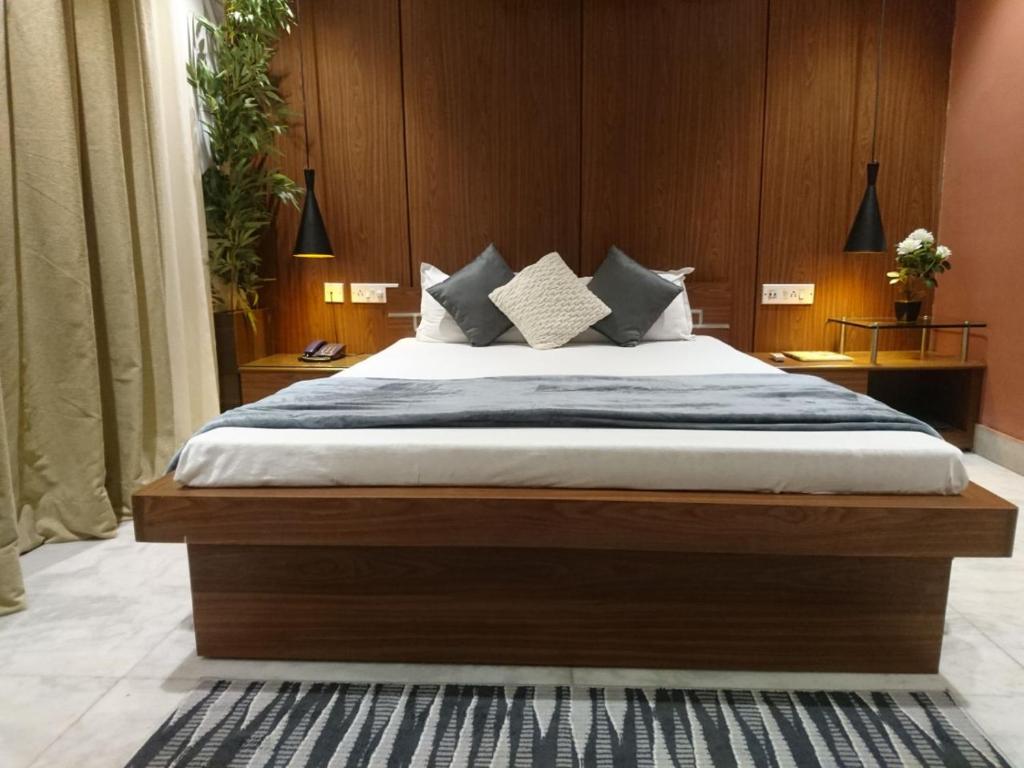 Postel nebo postele na pokoji v ubytování Tatvam Residency