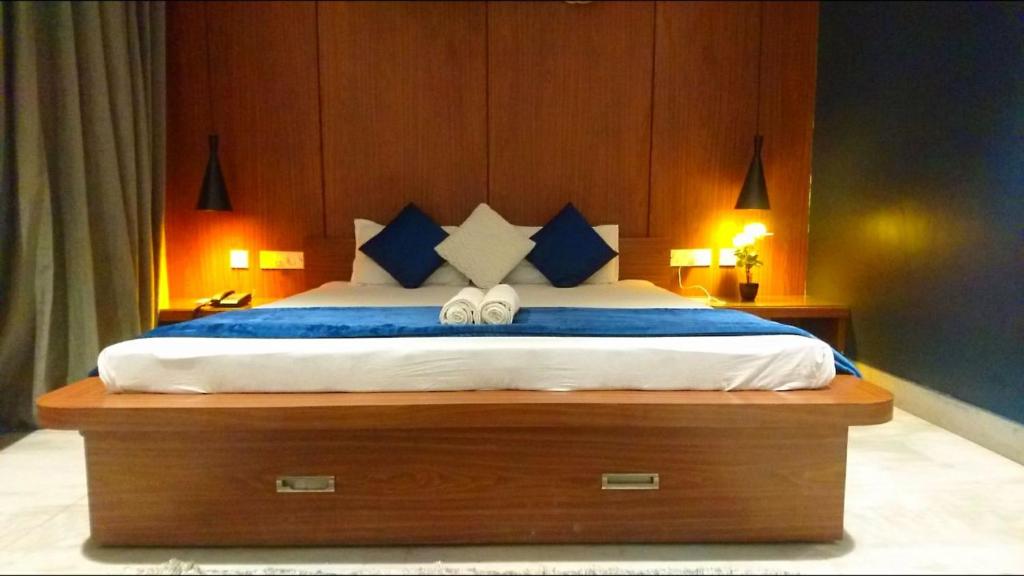 Postel nebo postele na pokoji v ubytování Tatvam Residency