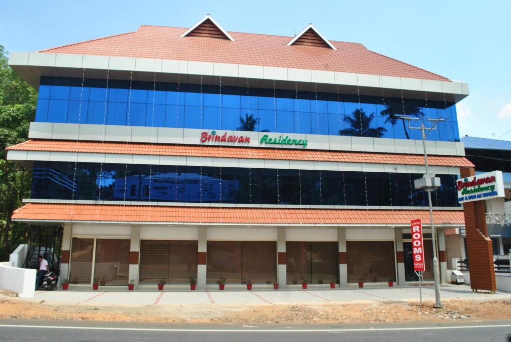 EttumānūrにあるBrindavan Residencyの側面に看板がある建物