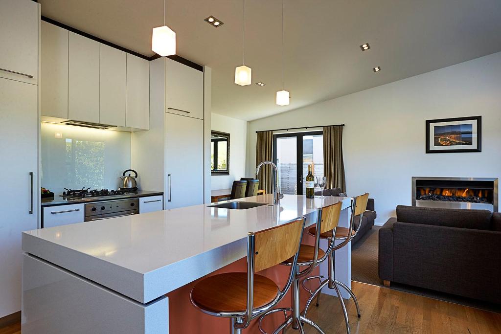 Kuchyň nebo kuchyňský kout v ubytování The Fairways Accommodation Kaikoura