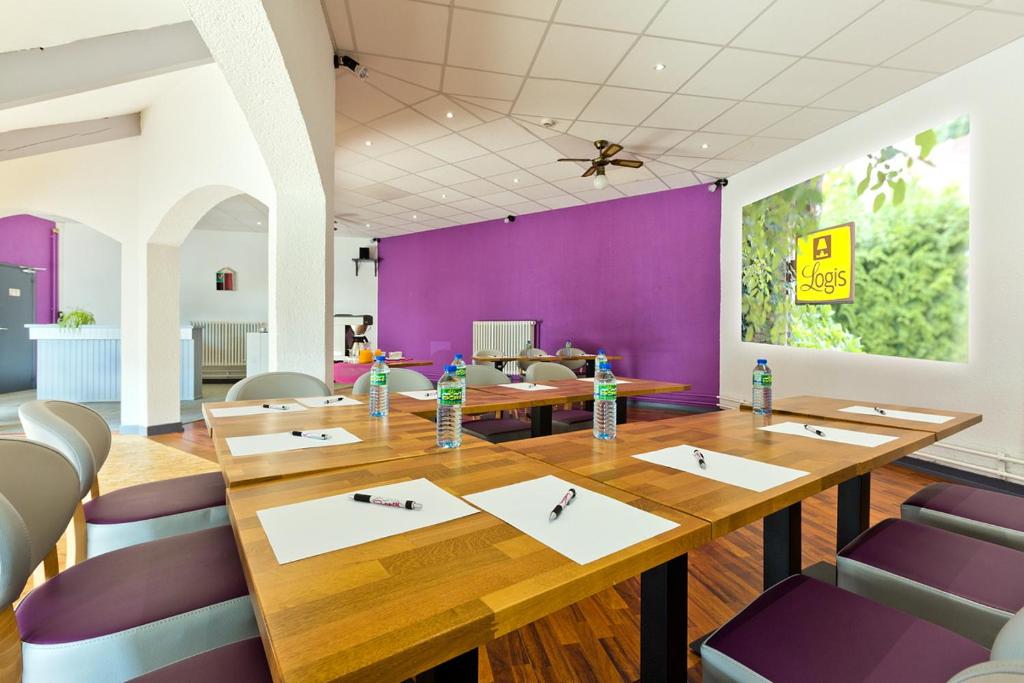 Posezení v ubytování Logis Hôtel Volcan Sancy