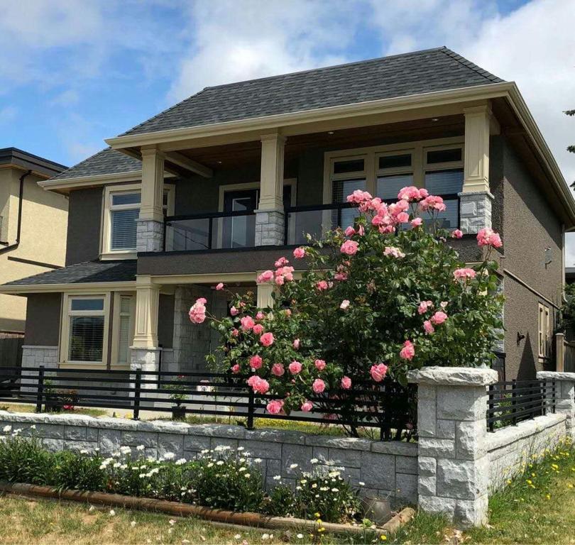 White Rose House, White Rock (updated prices 2024)