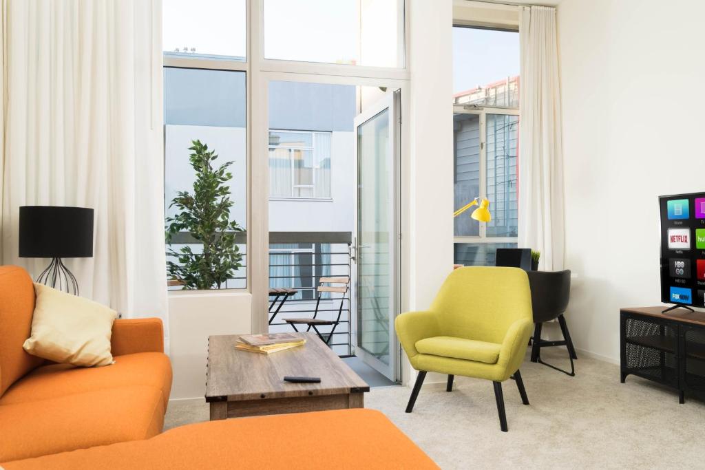 Luxury, Hollywood Walk of Fame - Two-Bedroom Apartment