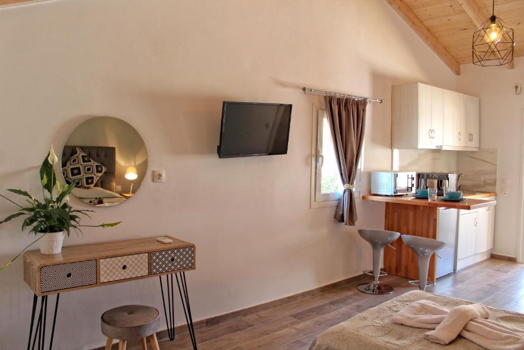 A kitchen or kitchenette at Astrakeroula Corfu