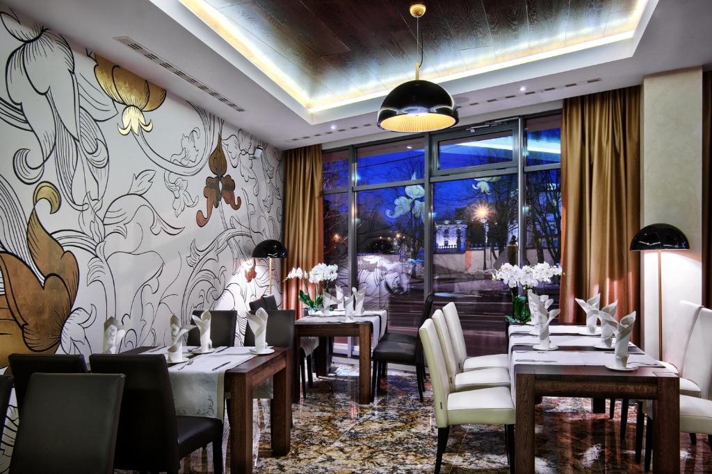 Reštaurácia alebo iné gastronomické zariadenie v ubytovaní BoutiqueHotel Aristo