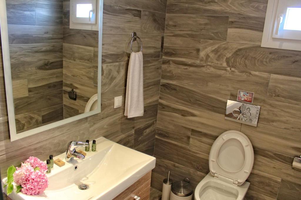 A bathroom at Astrakeroula Corfu